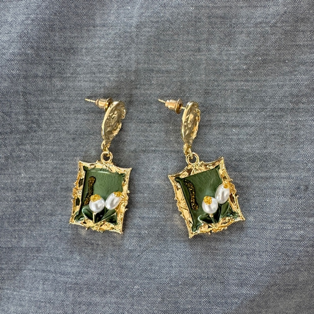 Floral Pattern Gold Earrings Style 3